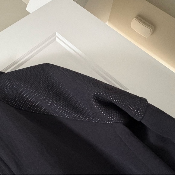 Under Armour Unstoppable Move Zip Cropped Hoodie - Black Large - Picture 5 of 15